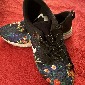 Nike Black Multicolor Floral Athletic Shoes